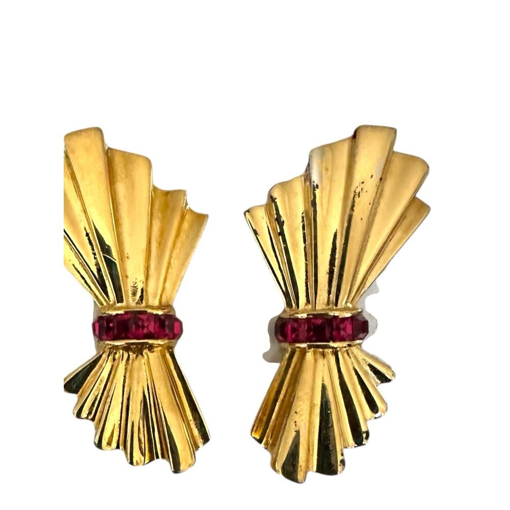 Vintage Large Gold Tone Rhinestone Ruby Fan Shaped Clip Earrings Tiffany Style